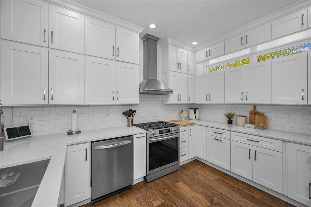 Activo con contrato: $625,000 (4 camas, 3 baños, 2112 Pies cuadrados)