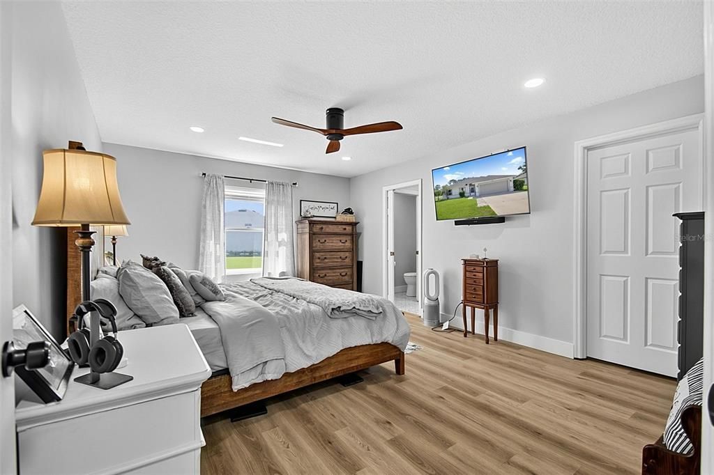 For Sale: $365,000 (3 beds, 2 baths, 1422 Square Feet)