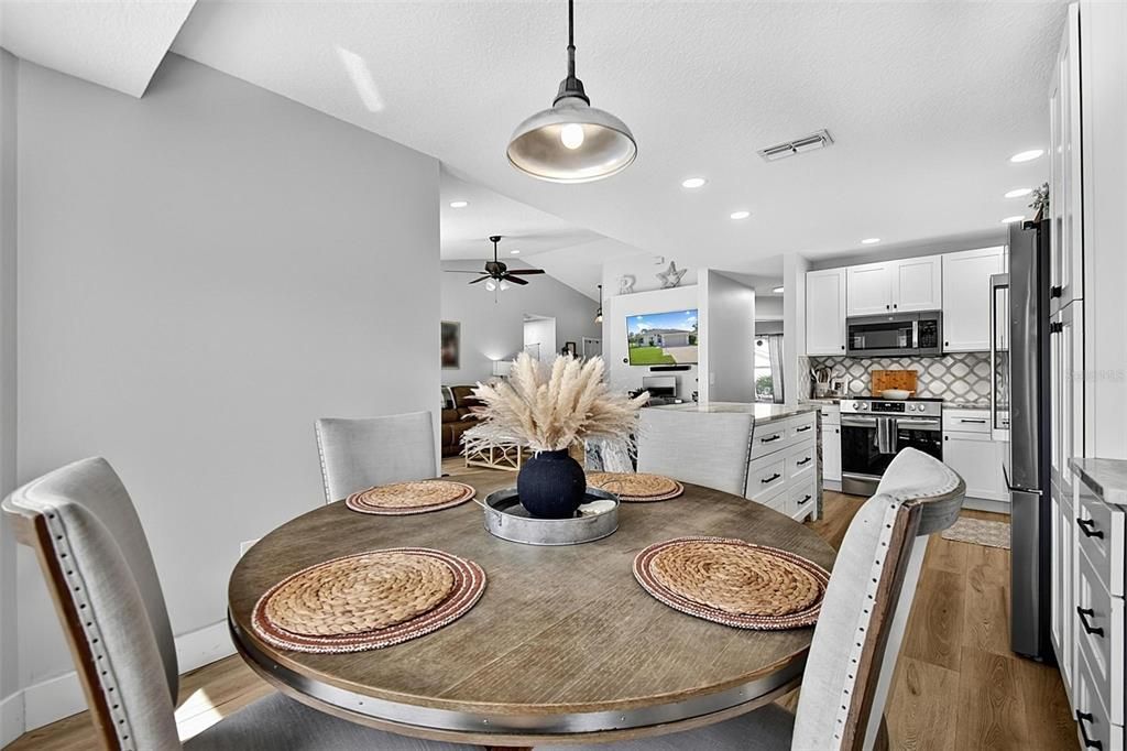 For Sale: $365,000 (3 beds, 2 baths, 1422 Square Feet)