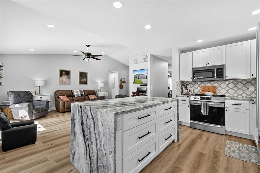 For Sale: $365,000 (3 beds, 2 baths, 1422 Square Feet)