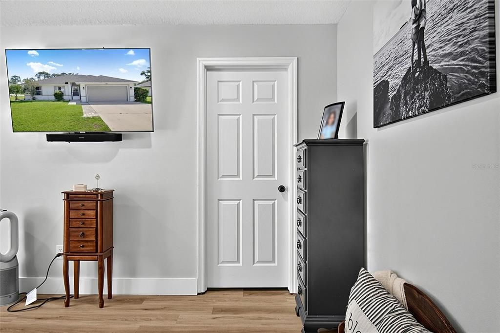 For Sale: $365,000 (3 beds, 2 baths, 1422 Square Feet)