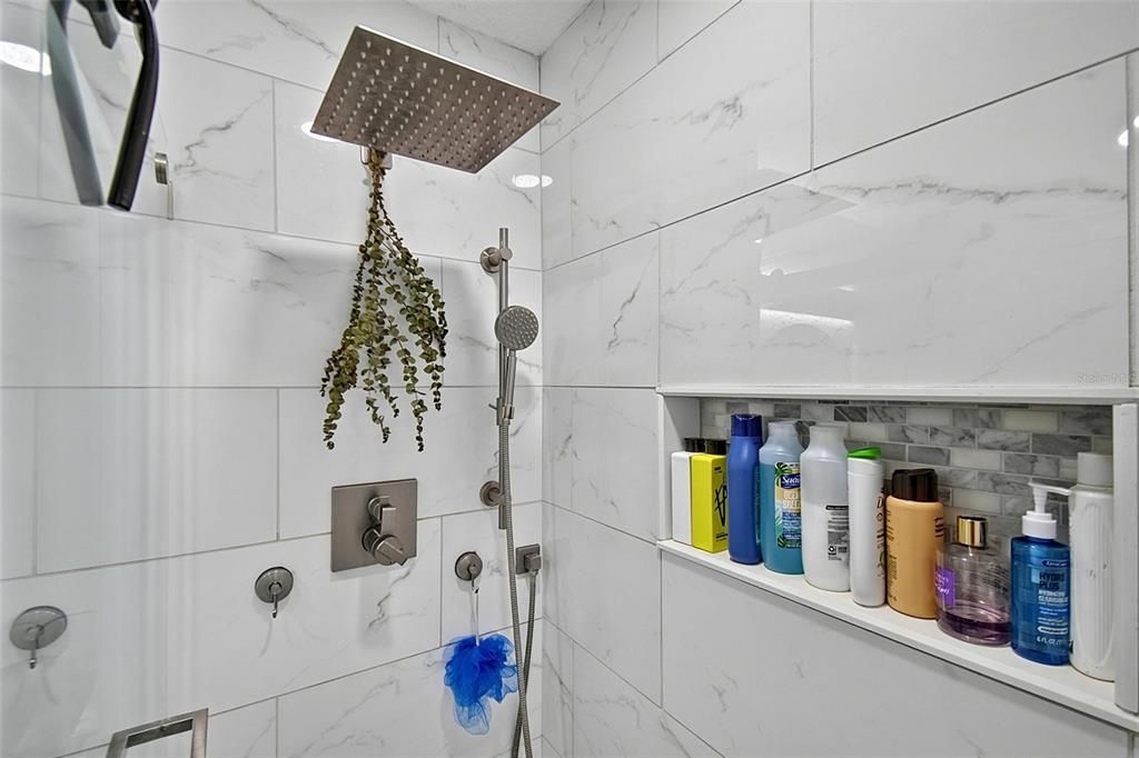 For Sale: $365,000 (3 beds, 2 baths, 1422 Square Feet)
