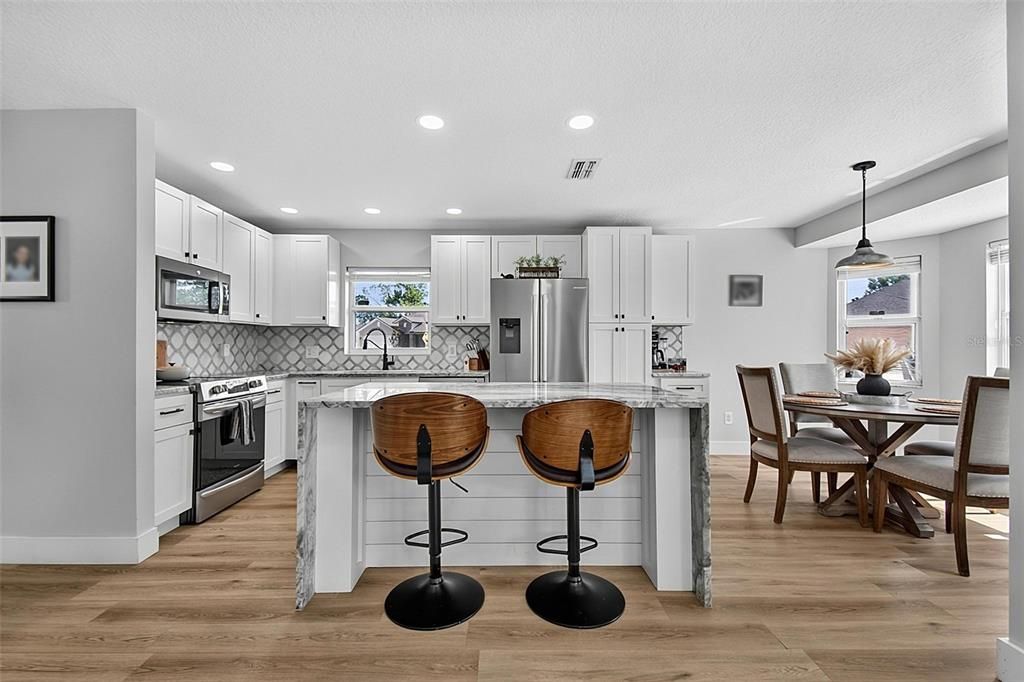 For Sale: $365,000 (3 beds, 2 baths, 1422 Square Feet)