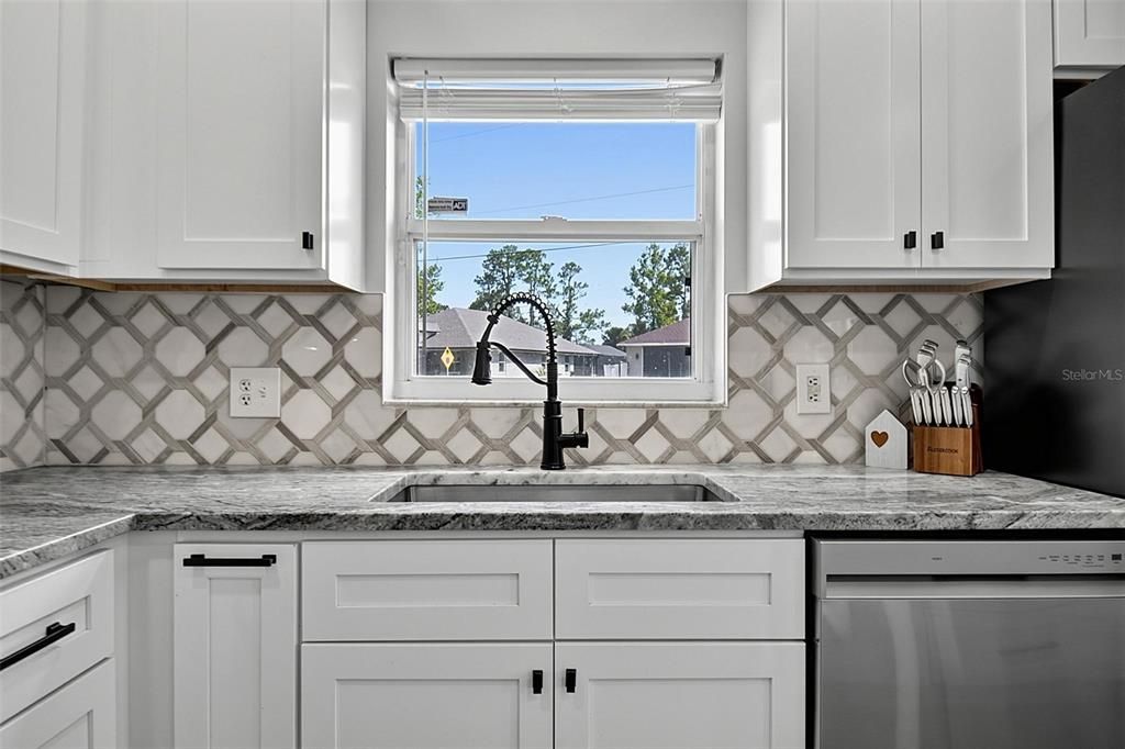 For Sale: $365,000 (3 beds, 2 baths, 1422 Square Feet)
