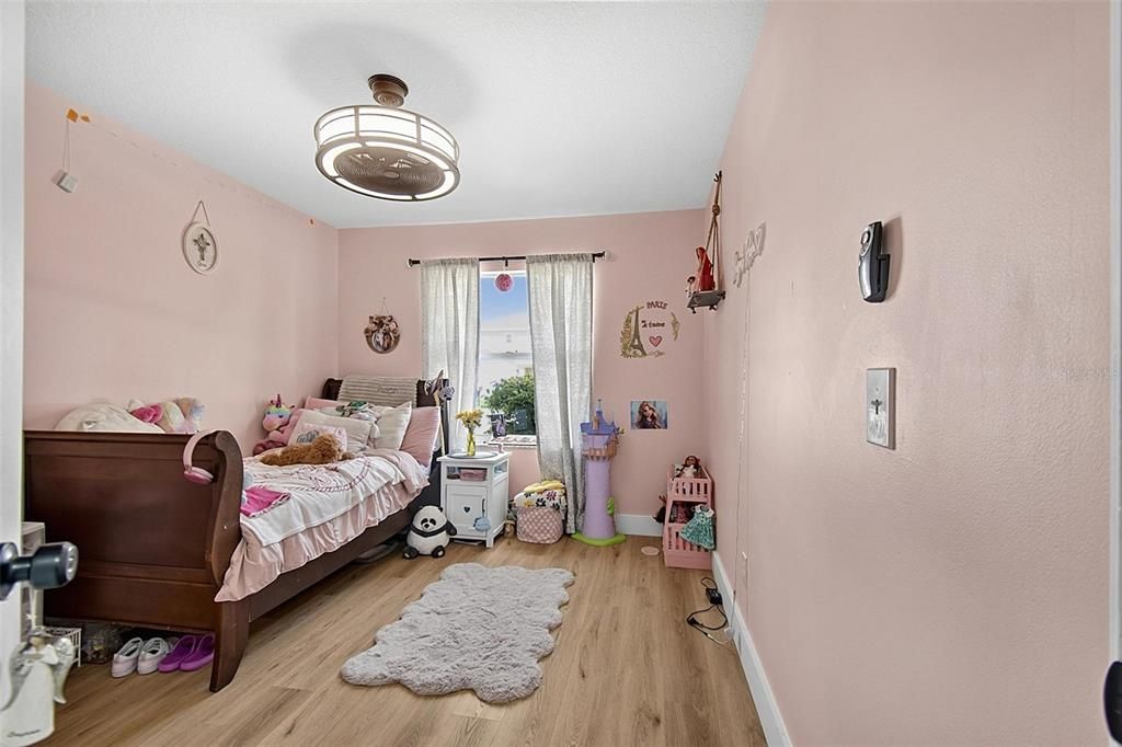 For Sale: $365,000 (3 beds, 2 baths, 1422 Square Feet)
