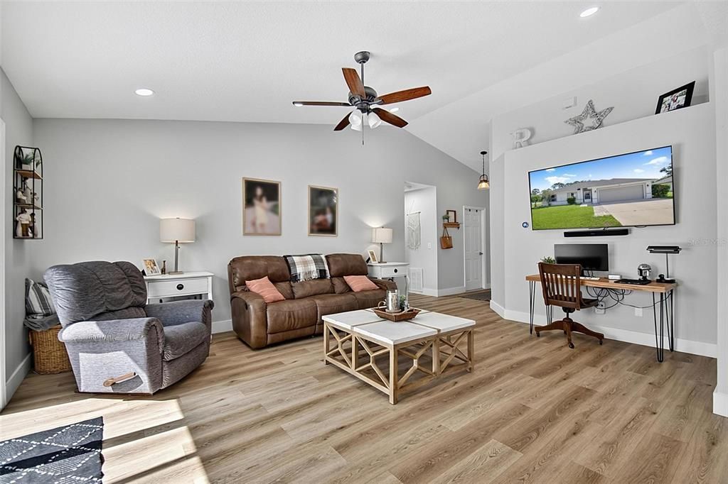 For Sale: $365,000 (3 beds, 2 baths, 1422 Square Feet)