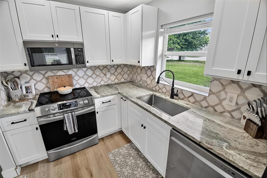 For Sale: $365,000 (3 beds, 2 baths, 1422 Square Feet)