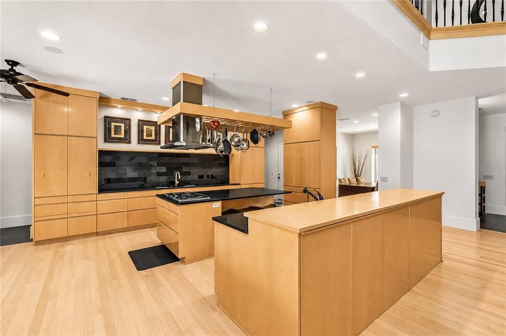 На продажу: $1,225,000 (4 спален, 4 ванн, 3963 Квадратных фут)