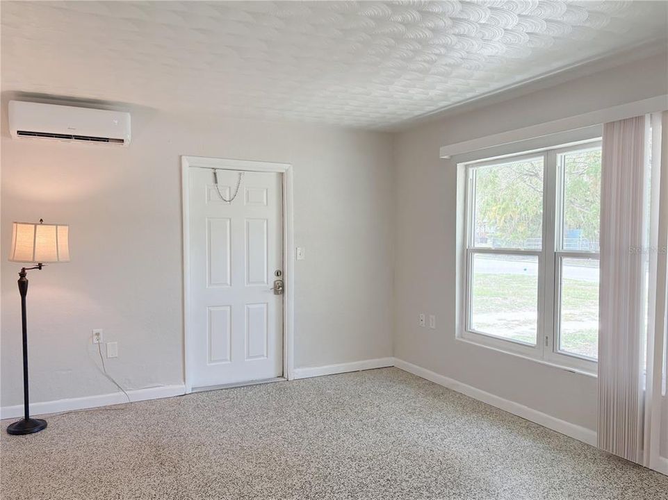 For Rent: $1,300 (1 beds, 1 baths, 612 Square Feet)