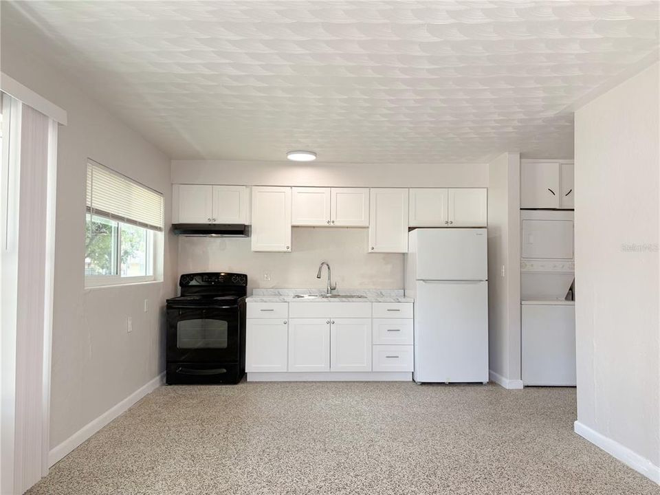 For Rent: $1,300 (1 beds, 1 baths, 612 Square Feet)