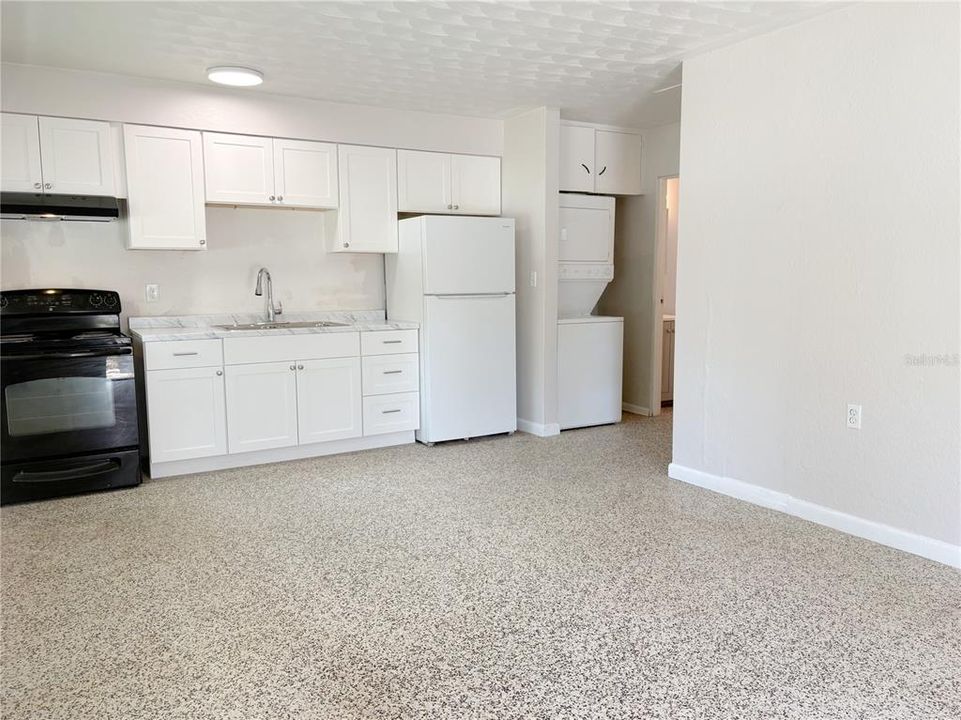For Rent: $1,300 (1 beds, 1 baths, 612 Square Feet)