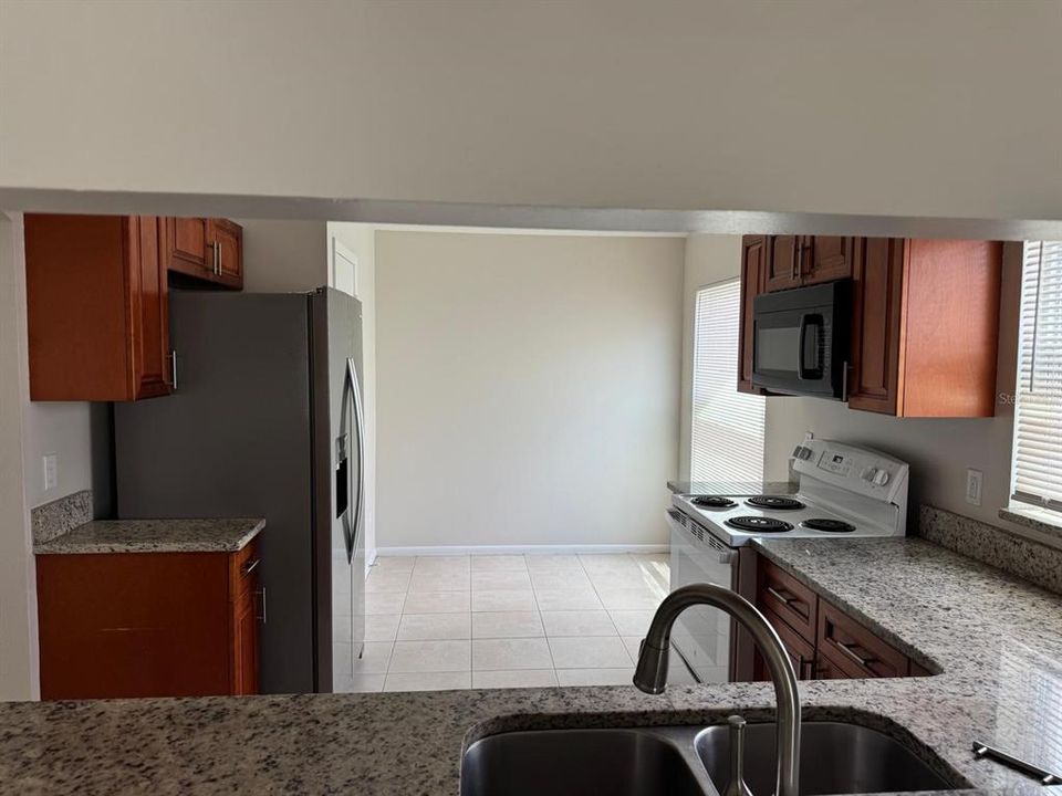 For Rent: $2,300 (3 beds, 2 baths, 1410 Square Feet)