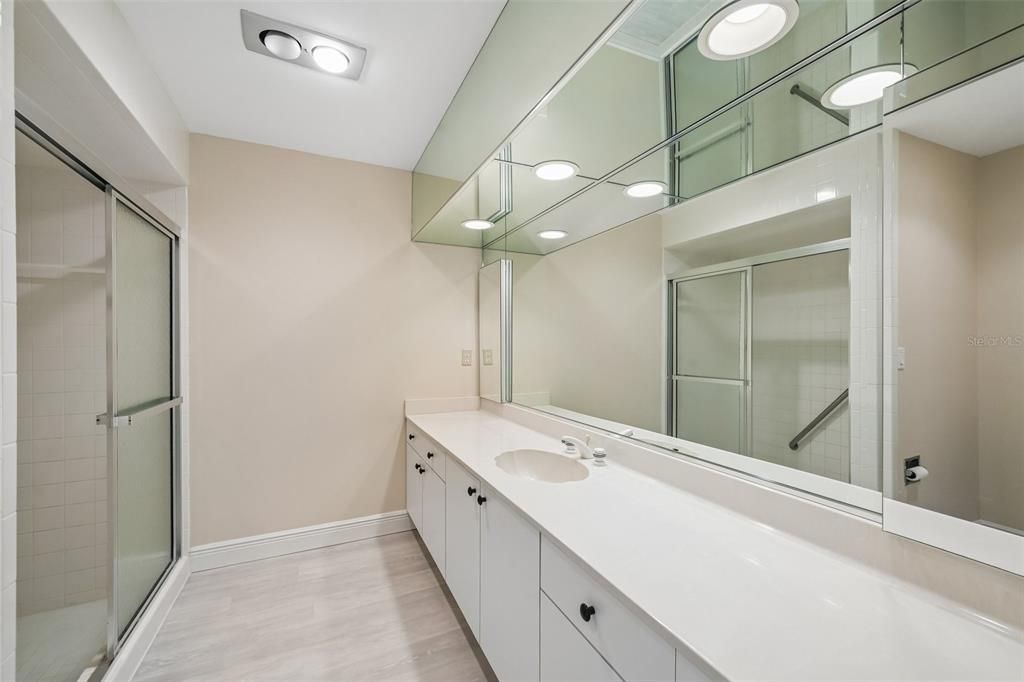 For Sale: $599,000 (3 beds, 3 baths, 3516 Square Feet)