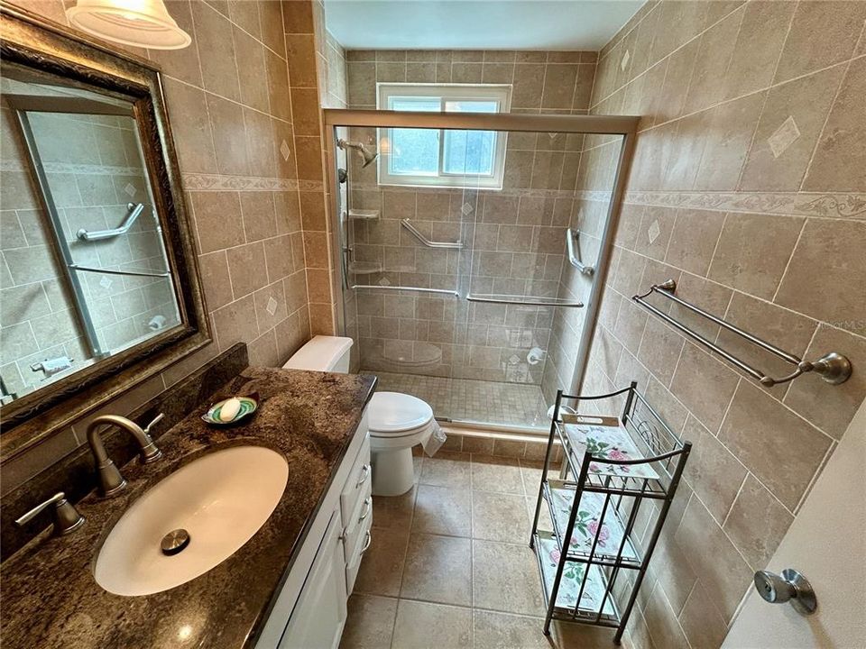 На продажу: $180,900 (2 спален, 2 ванн, 1400 Квадратных фут)