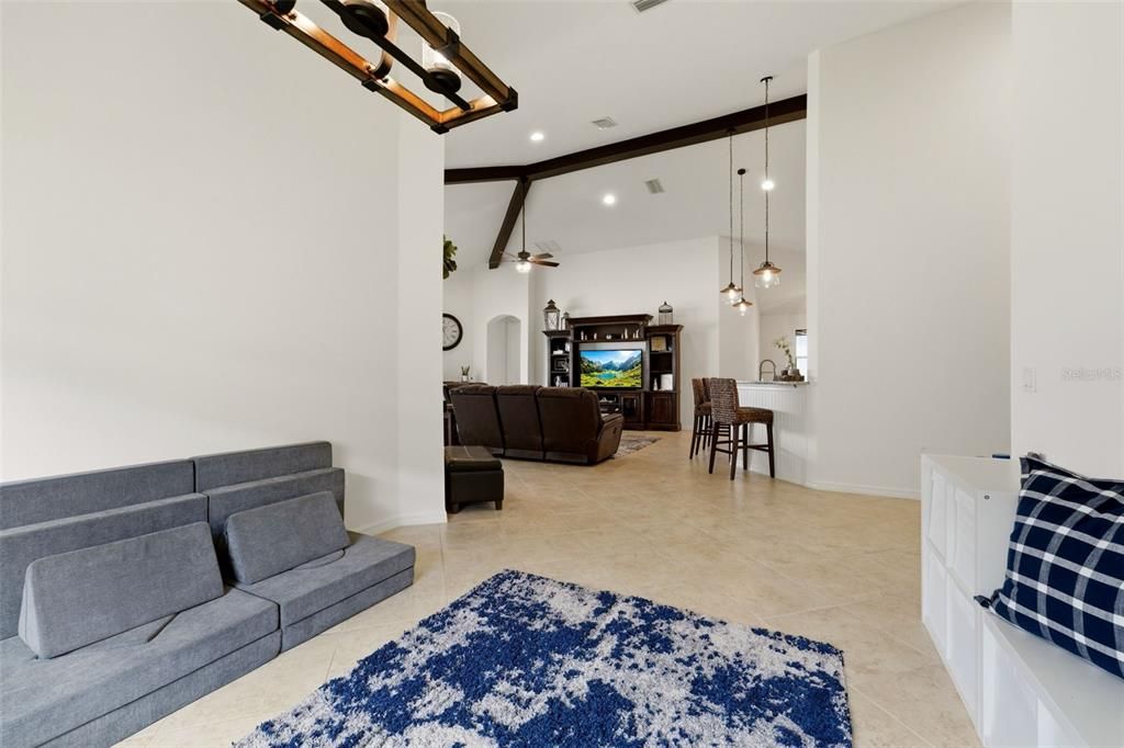 En Venta: $710,000 (4 camas, 3 baños, 2757 Pies cuadrados)
