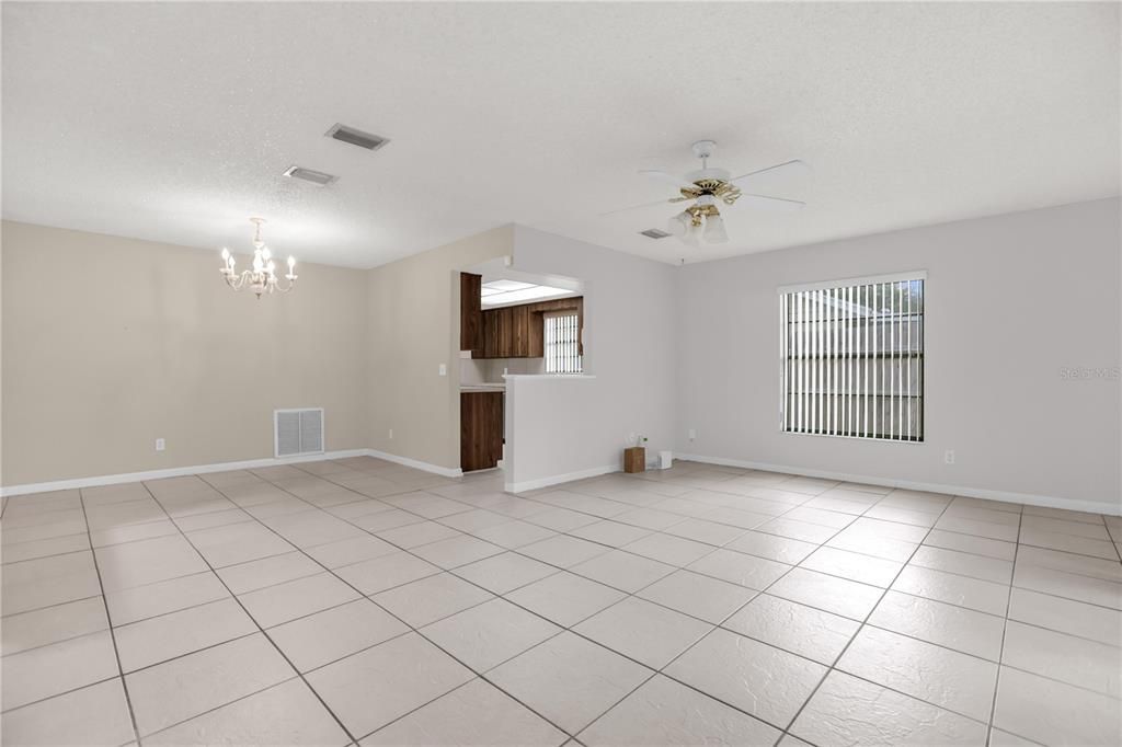 En Venta: $317,900 (3 camas, 2 baños, 1246 Pies cuadrados)