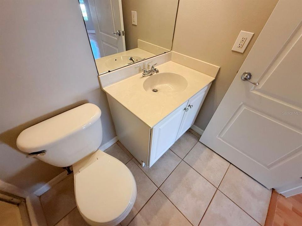 На продажу: $269,900 (3 спален, 2 ванн, 1296 Квадратных фут)
