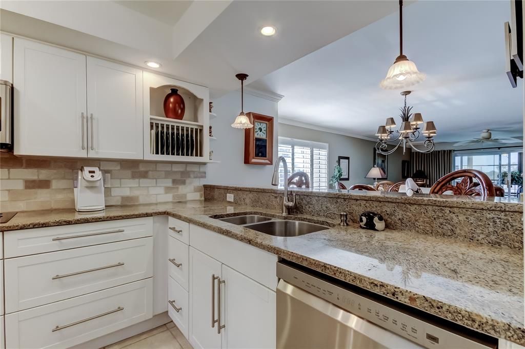 For Sale: $287,700 (2 beds, 2 baths, 1280 Square Feet)