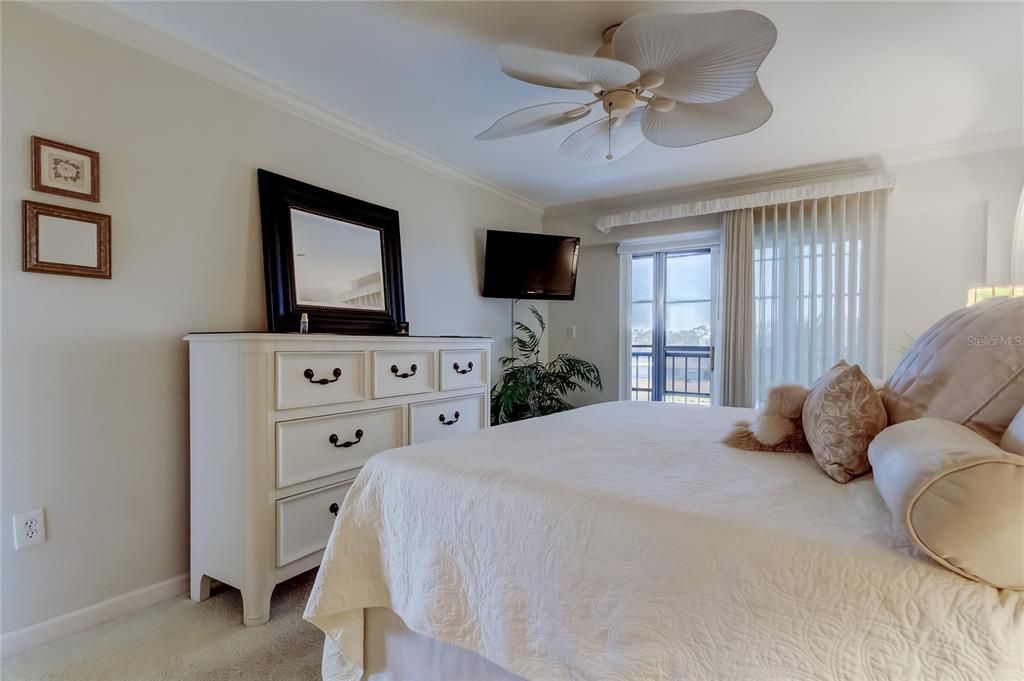 For Sale: $287,700 (2 beds, 2 baths, 1280 Square Feet)