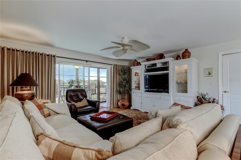 For Sale: $287,700 (2 beds, 2 baths, 1280 Square Feet)