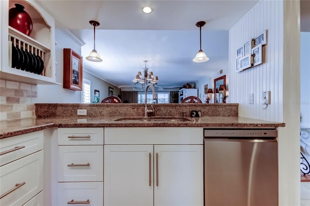 For Sale: $287,700 (2 beds, 2 baths, 1280 Square Feet)