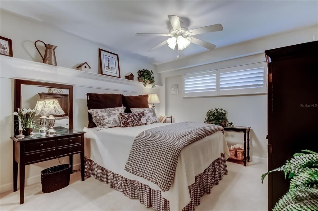 For Sale: $287,700 (2 beds, 2 baths, 1280 Square Feet)