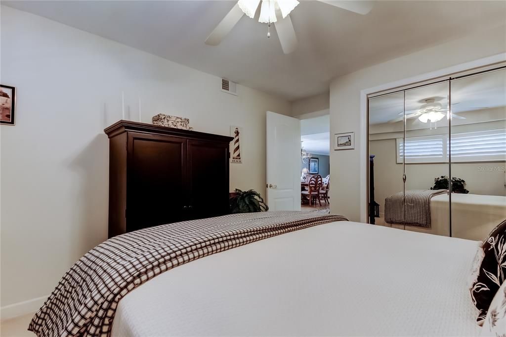For Sale: $287,700 (2 beds, 2 baths, 1280 Square Feet)