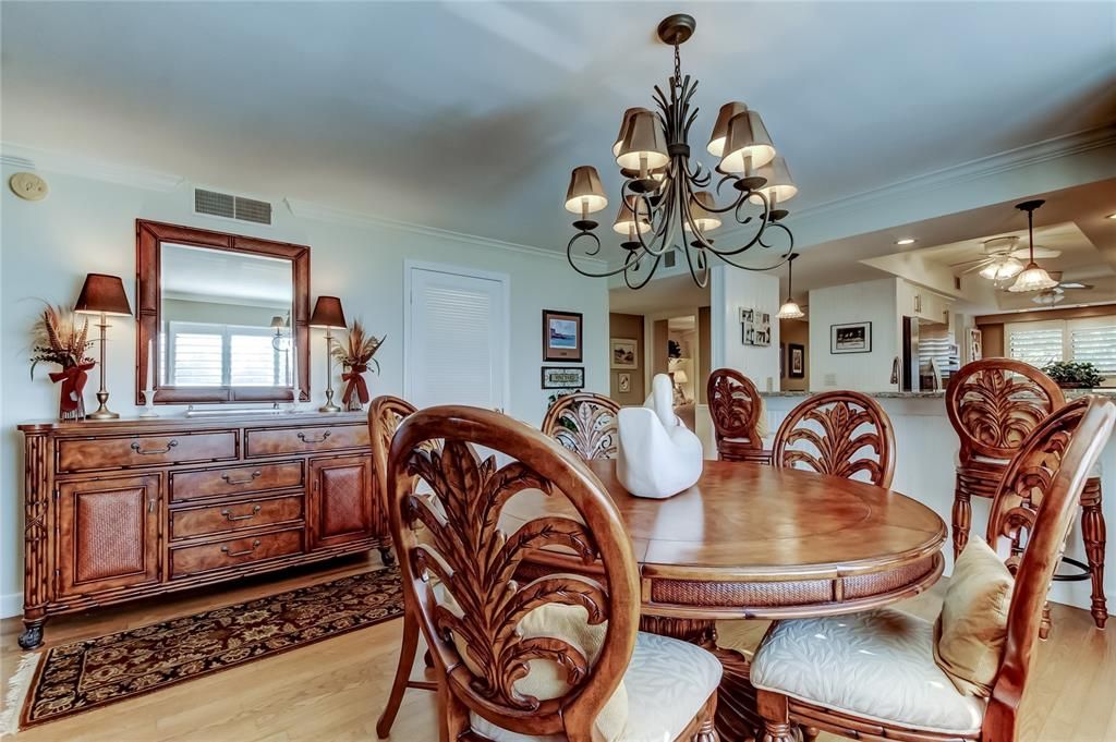For Sale: $287,700 (2 beds, 2 baths, 1280 Square Feet)
