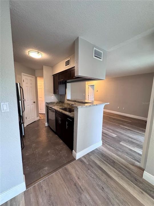 For Rent: $1,450 (1 beds, 1 baths, 684 Square Feet)