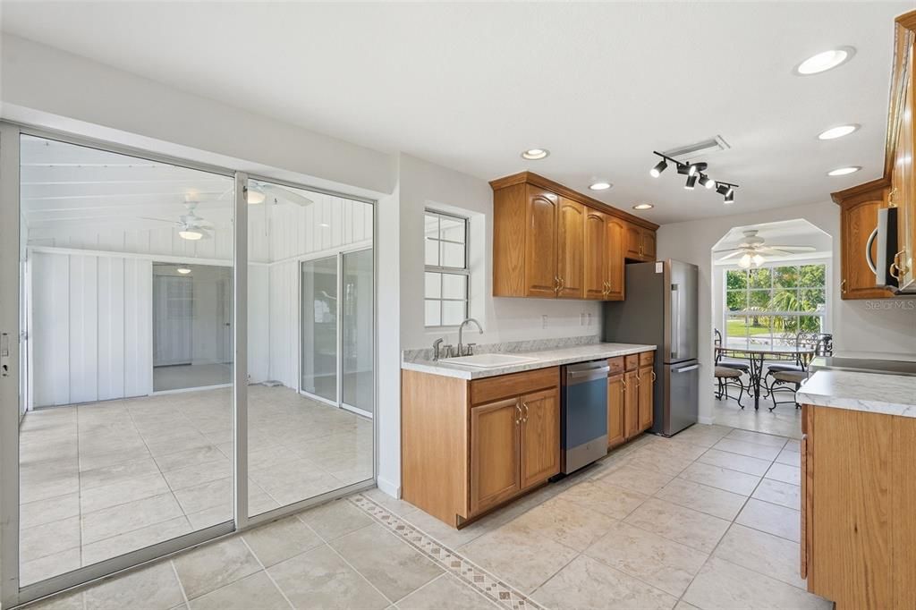 For Sale: $210,000 (3 beds, 2 baths, 1415 Square Feet)