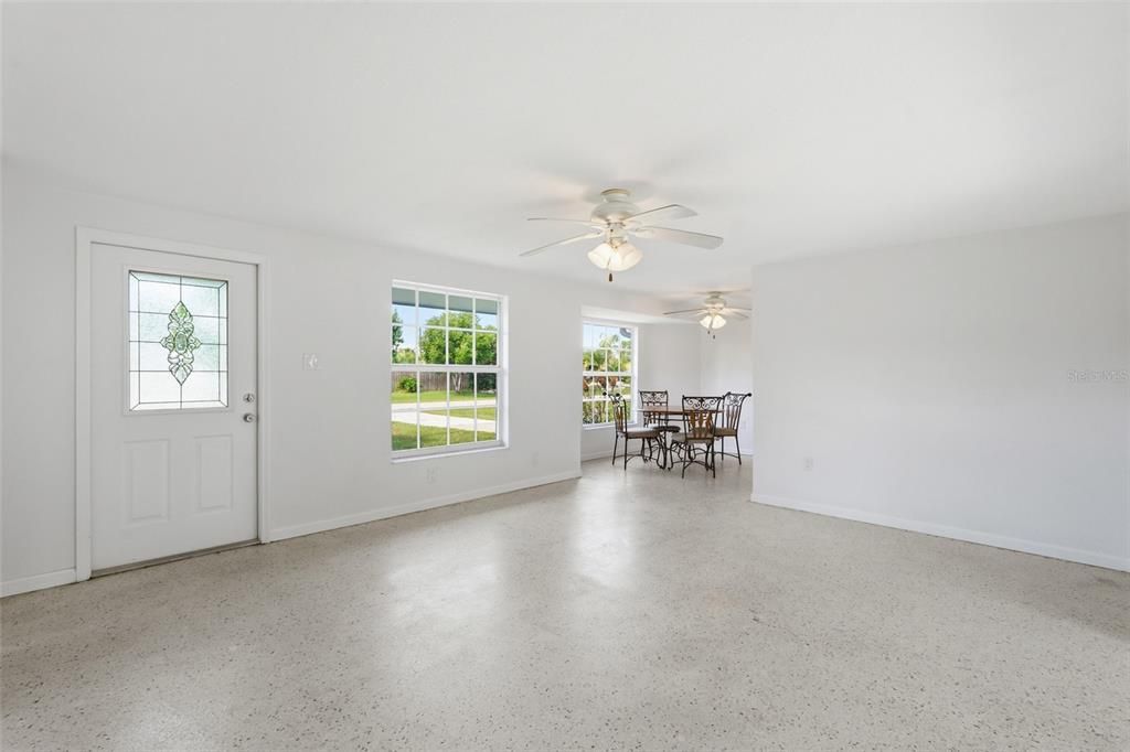 For Sale: $210,000 (3 beds, 2 baths, 1415 Square Feet)