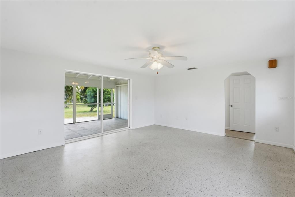For Sale: $210,000 (3 beds, 2 baths, 1415 Square Feet)