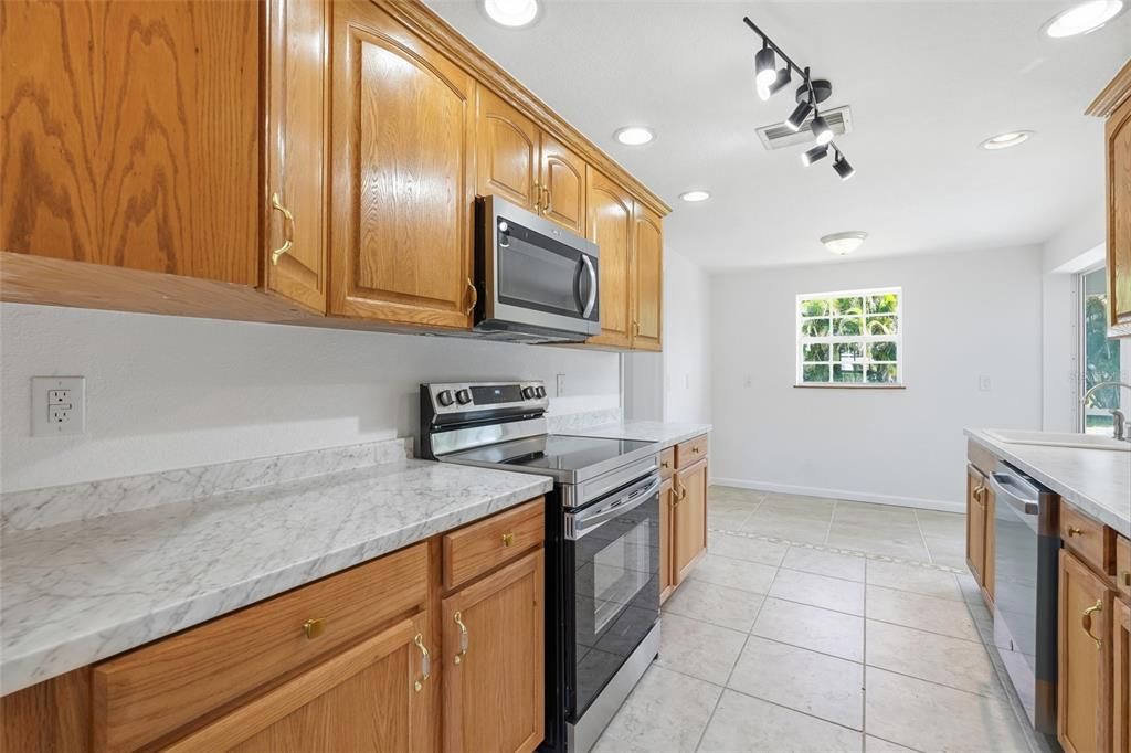 For Sale: $210,000 (3 beds, 2 baths, 1415 Square Feet)