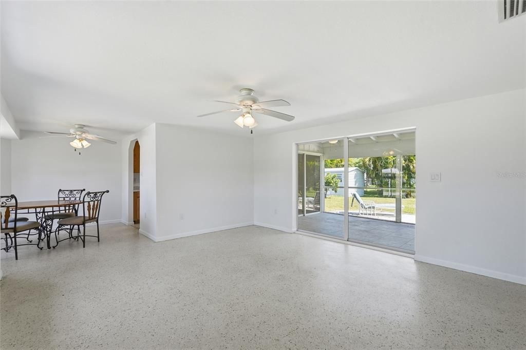 For Sale: $210,000 (3 beds, 2 baths, 1415 Square Feet)