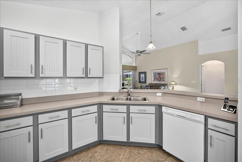 For Sale: $359,000 (3 beds, 2 baths, 1488 Square Feet)