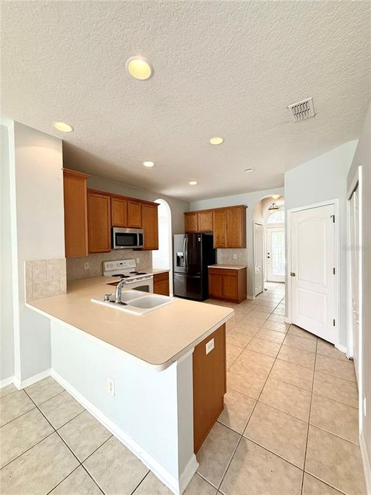For Rent: $2,500 (4 beds, 2 baths, 1828 Square Feet)
