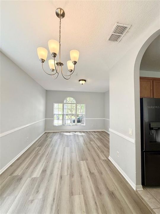 For Rent: $2,500 (4 beds, 2 baths, 1828 Square Feet)