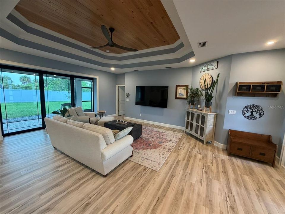 For Sale: $525,000 (3 beds, 2 baths, 1812 Square Feet)