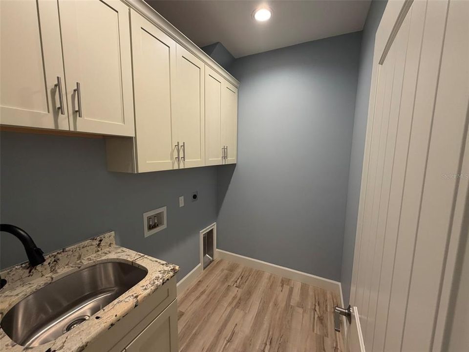 For Sale: $525,000 (3 beds, 2 baths, 1812 Square Feet)