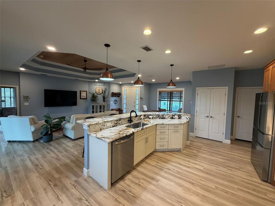 For Sale: $525,000 (3 beds, 2 baths, 1812 Square Feet)