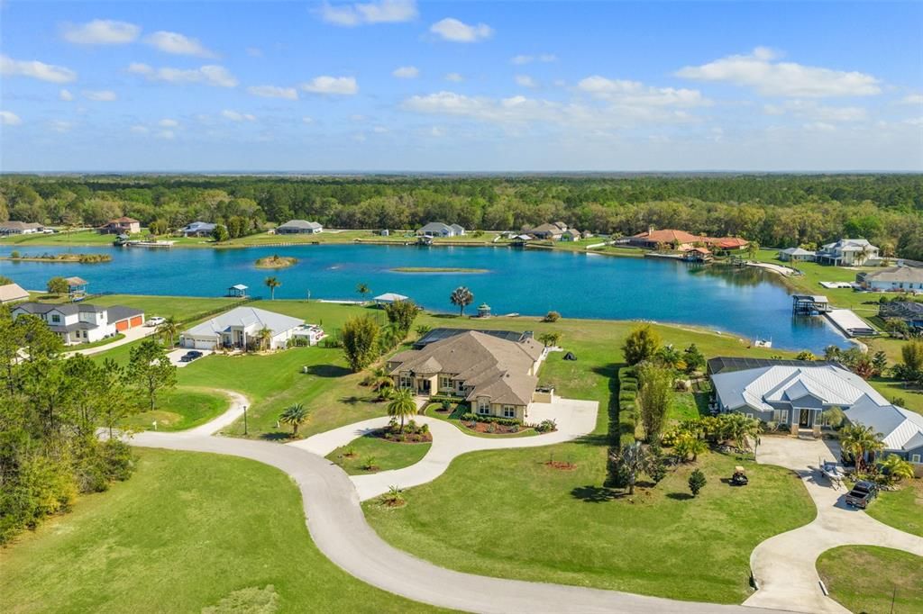 Vendido Recientemente: $1,700,000 (4 camas, 4 baños, 4073 Pies cuadrados)