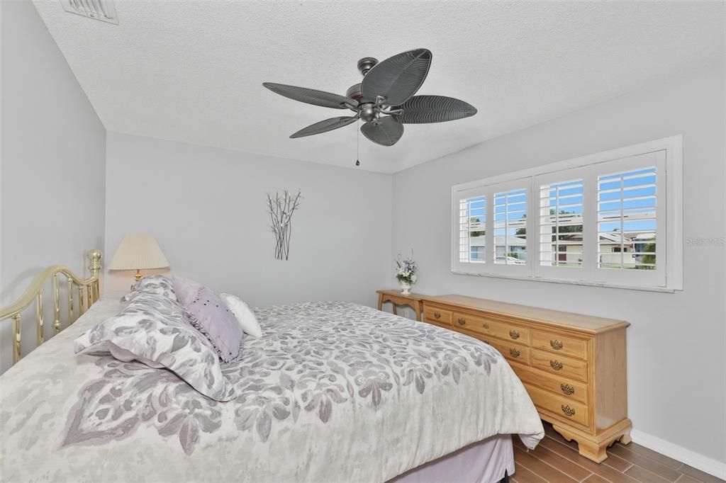 Activo con contrato: $295,000 (2 camas, 2 baños, 1309 Pies cuadrados)