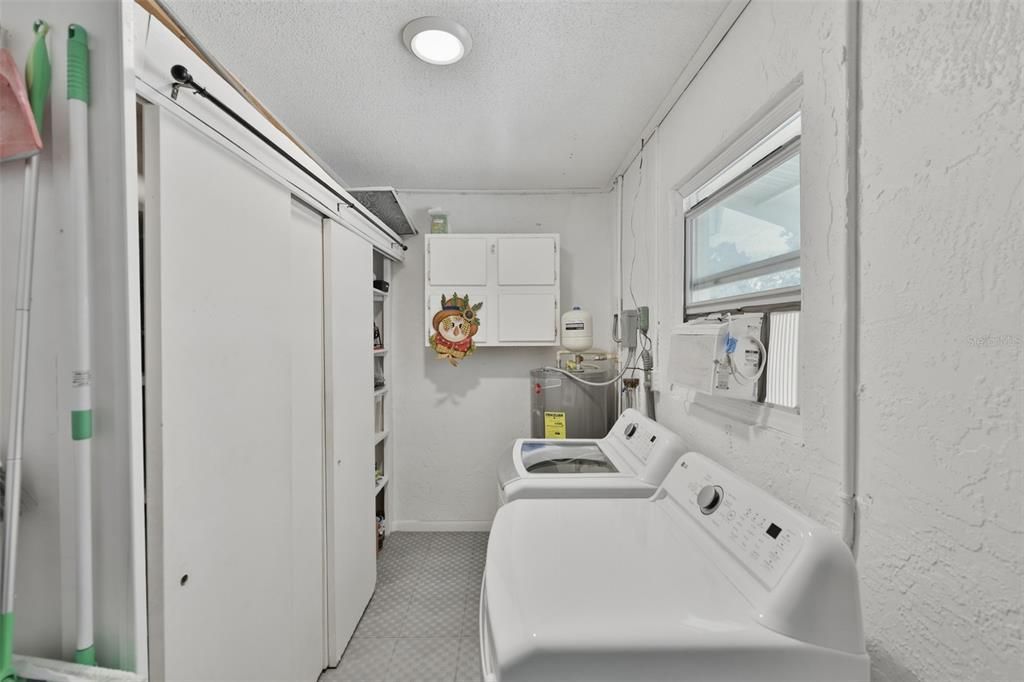 Activo con contrato: $295,000 (2 camas, 2 baños, 1309 Pies cuadrados)