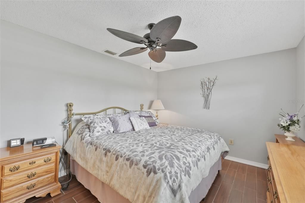 Activo con contrato: $295,000 (2 camas, 2 baños, 1309 Pies cuadrados)