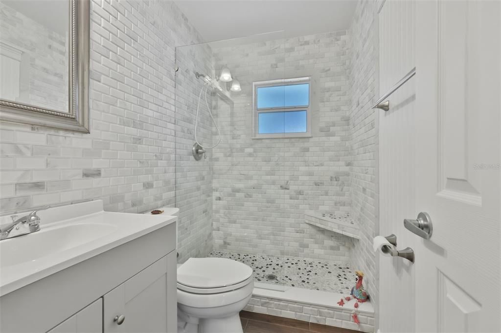 Activo con contrato: $295,000 (2 camas, 2 baños, 1309 Pies cuadrados)