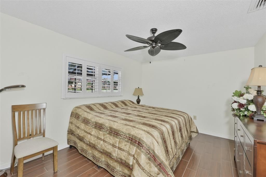 Activo con contrato: $295,000 (2 camas, 2 baños, 1309 Pies cuadrados)