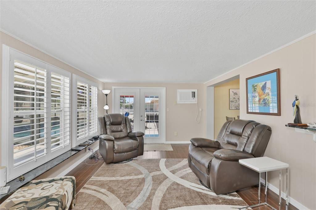 Activo con contrato: $295,000 (2 camas, 2 baños, 1309 Pies cuadrados)