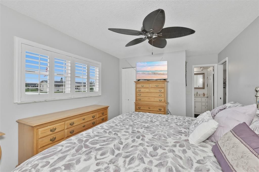 Activo con contrato: $295,000 (2 camas, 2 baños, 1309 Pies cuadrados)