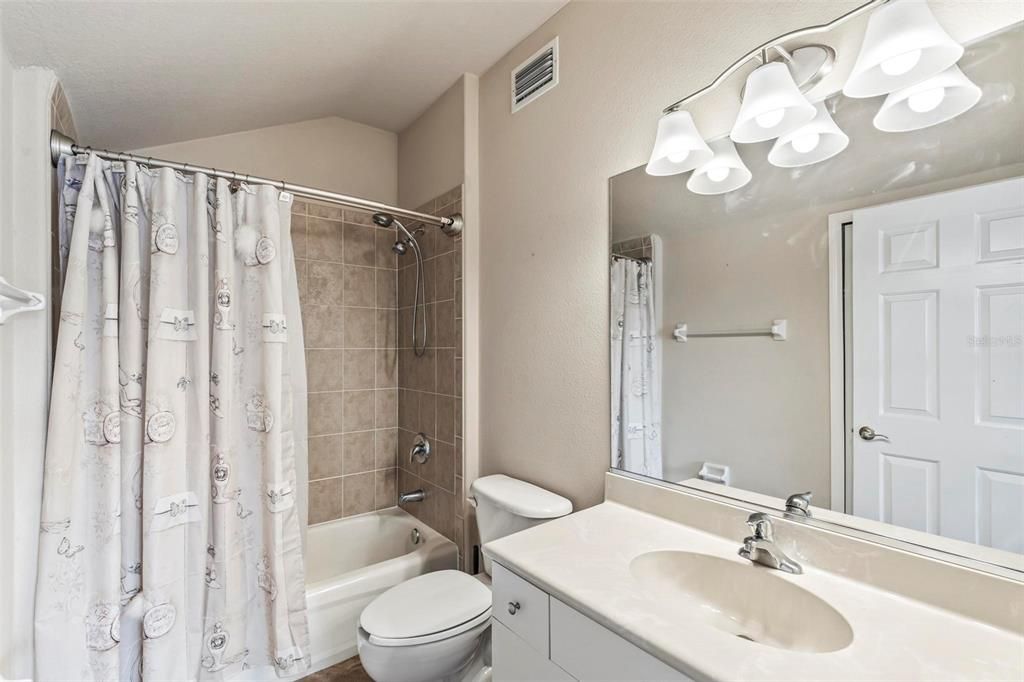 В аренду: $3,200 (5 спален, 3 ванн, 2858 Квадратных фут)