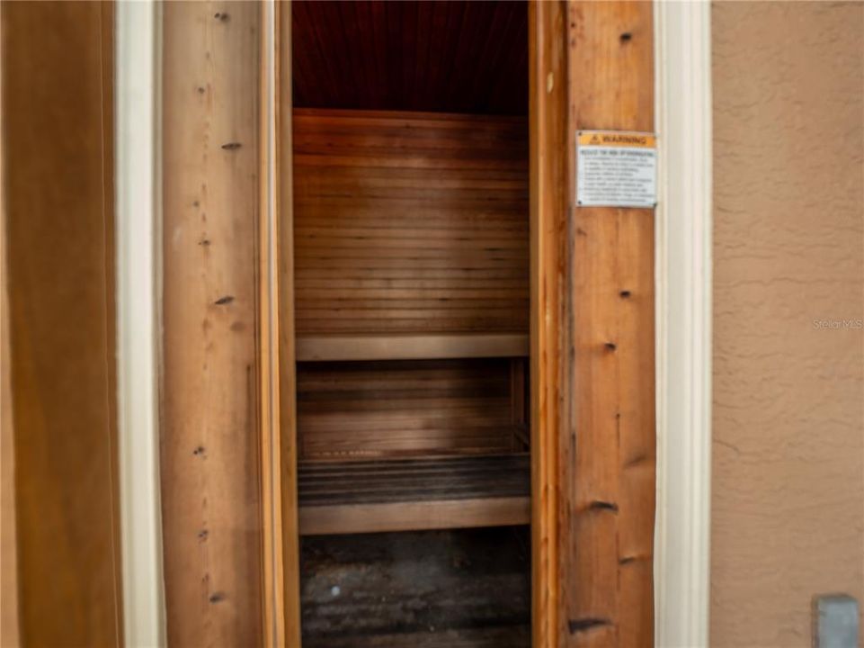 Под контрактом: $299,000 (2 спален, 2 ванн, 1176 Квадратных фут)